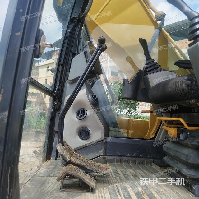 显示屏 (驾驶室部分) 显示屏 (驾驶室部分)