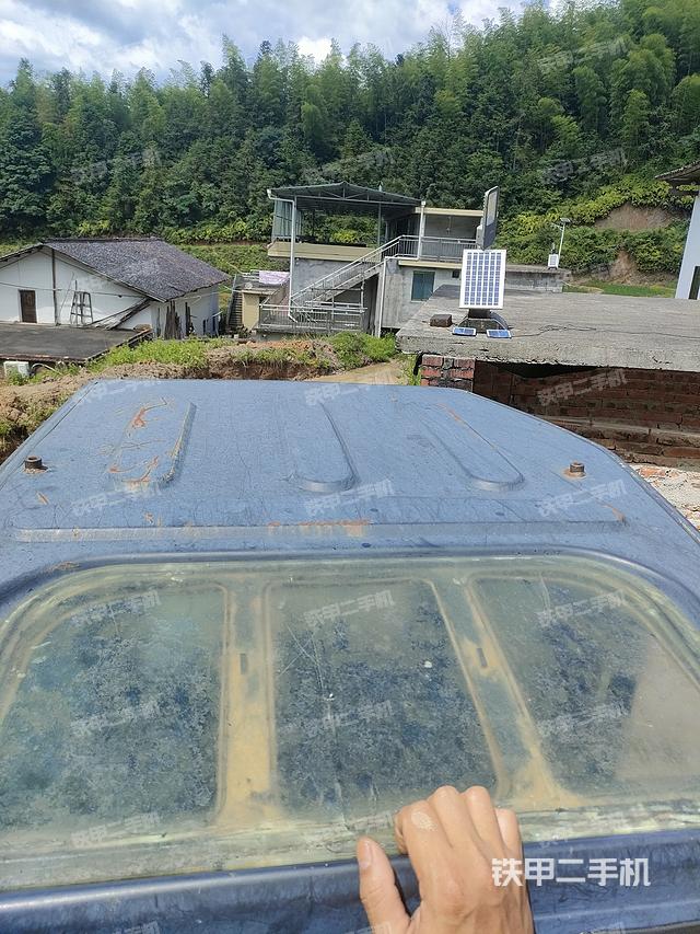 驾驶室顶部（整机外观）