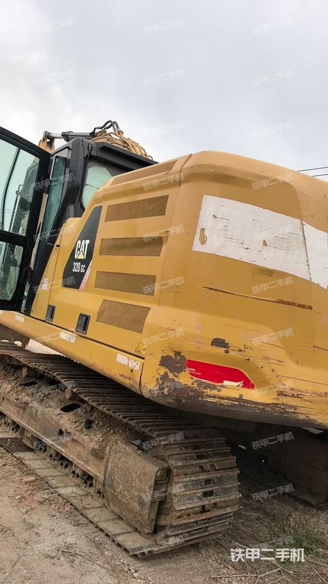 驾驶室顶部(整机外观) 驾驶室顶部(整机外观)