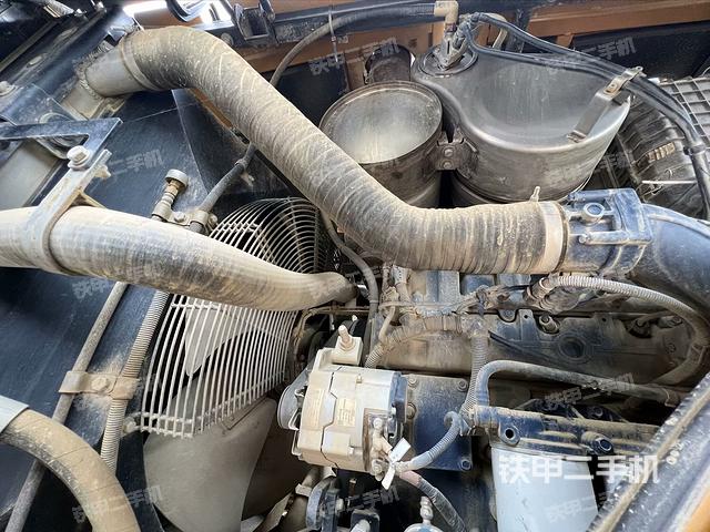 发动机右侧（整机外观及大件）