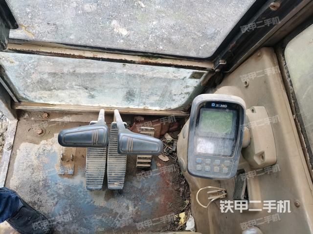 显示屏 (驾驶室部分) 显示屏 (驾驶室部分)
