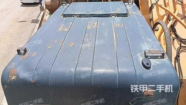 驾驶室顶部(整机外观) 驾驶室顶部(整机外观)