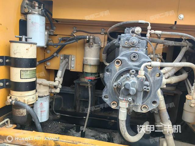 液压泵舱室正面整体(整机外观) 液压泵舱室正面整体(整机外观)