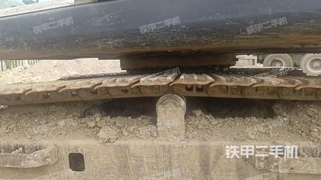 单侧履带整体(整机外观) 单侧履带整体(整机外观)