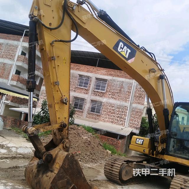 小臂整体左后(工作和回转装置) 小臂整体左后(工作和回转装置)
