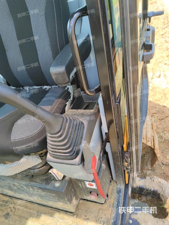 座椅左側(cè)控制臺(tái)/音響/含左手柄（駕駛室部分）