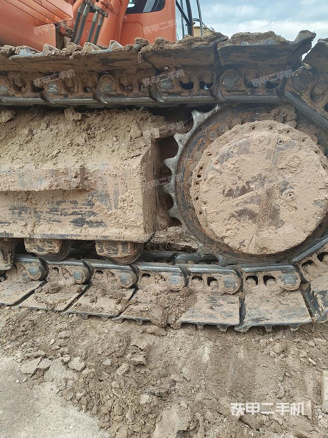 单侧履带整体(整机外观) 单侧履带整体(整机外观)