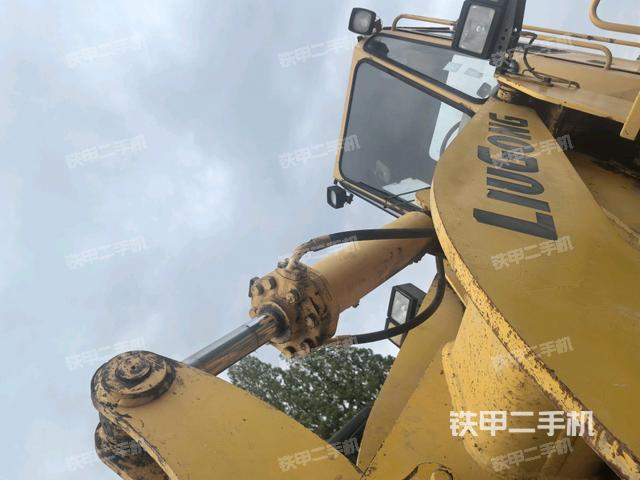 铲斗油缸侧面(工作装置) 铲斗油缸侧面(工作装置)
