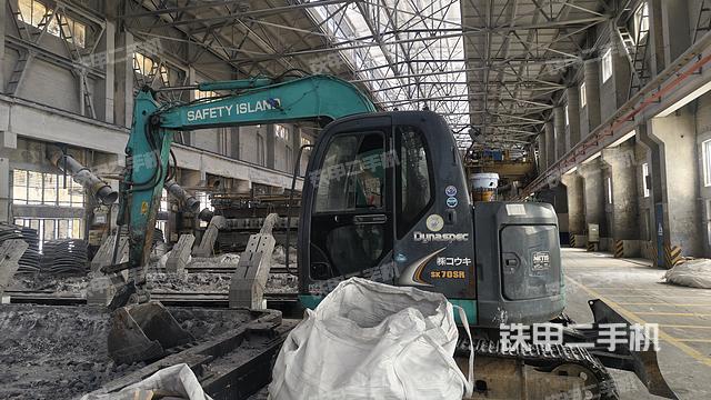 駕駛室頂部(整機外觀) 駕駛室頂部(整機外觀)