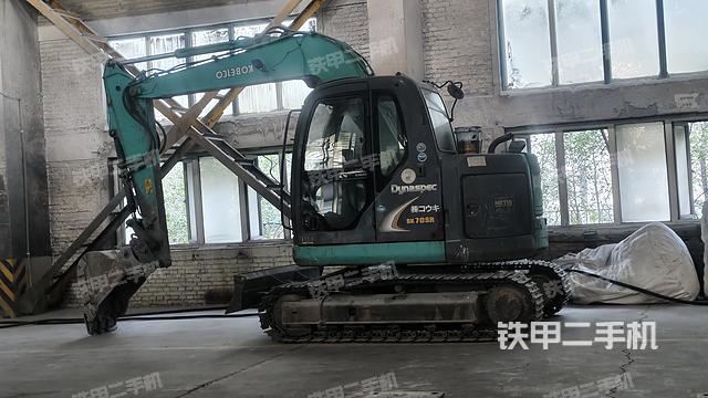 駕駛室整體(整機外觀) 駕駛室整體(整機外觀)