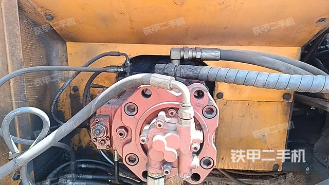 液压泵舱室正面整体(整机外观) 液压泵舱室正面整体(整机外观)