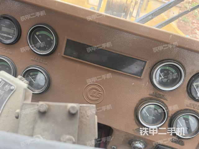 小时表里程数(驾驶室部分) 小时表里程数(驾驶室部分)