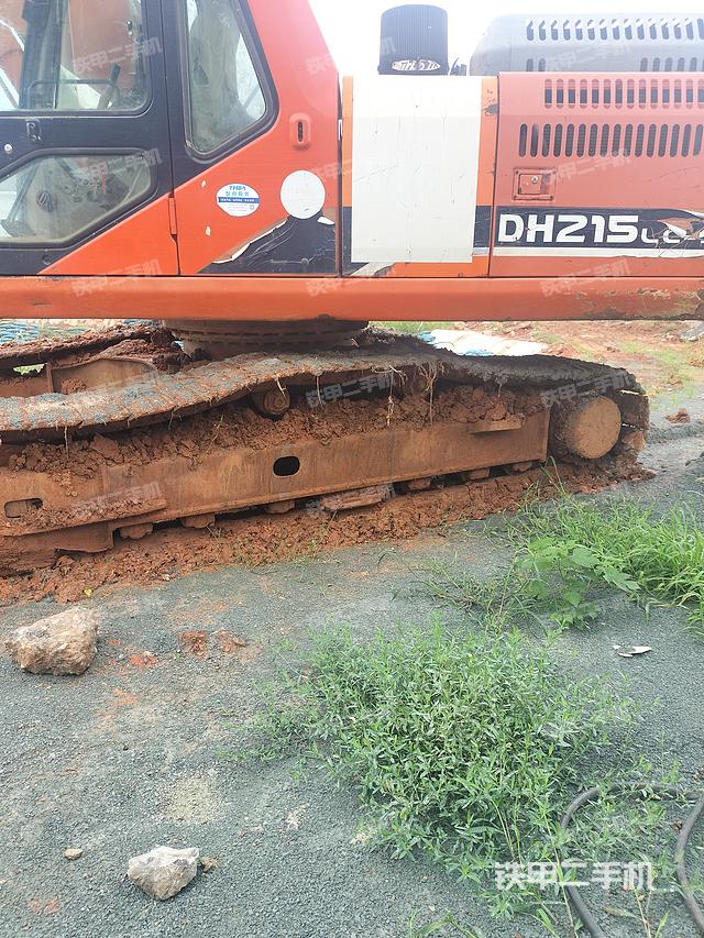 單側(cè)履帶整體(整機外觀) 單側(cè)履帶整體(整機外觀)