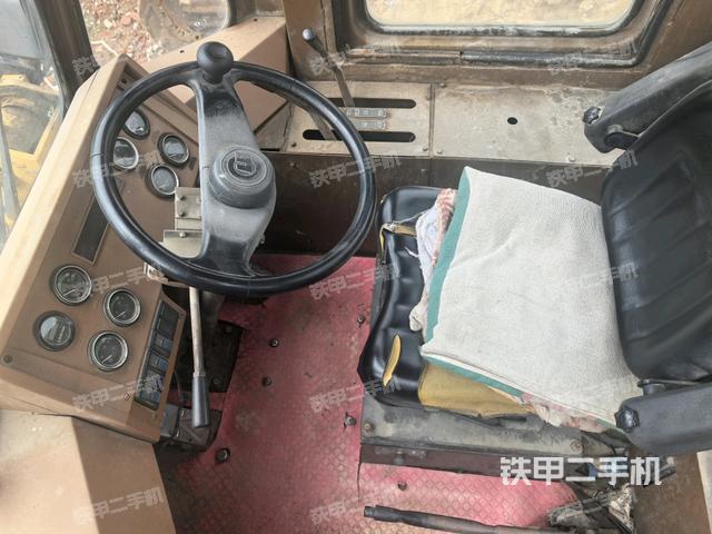 驾驶室内部(驾驶室部分) 驾驶室内部(驾驶室部分)
