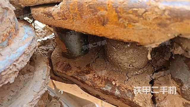 单侧履带整体(整机外观) 单侧履带整体(整机外观)