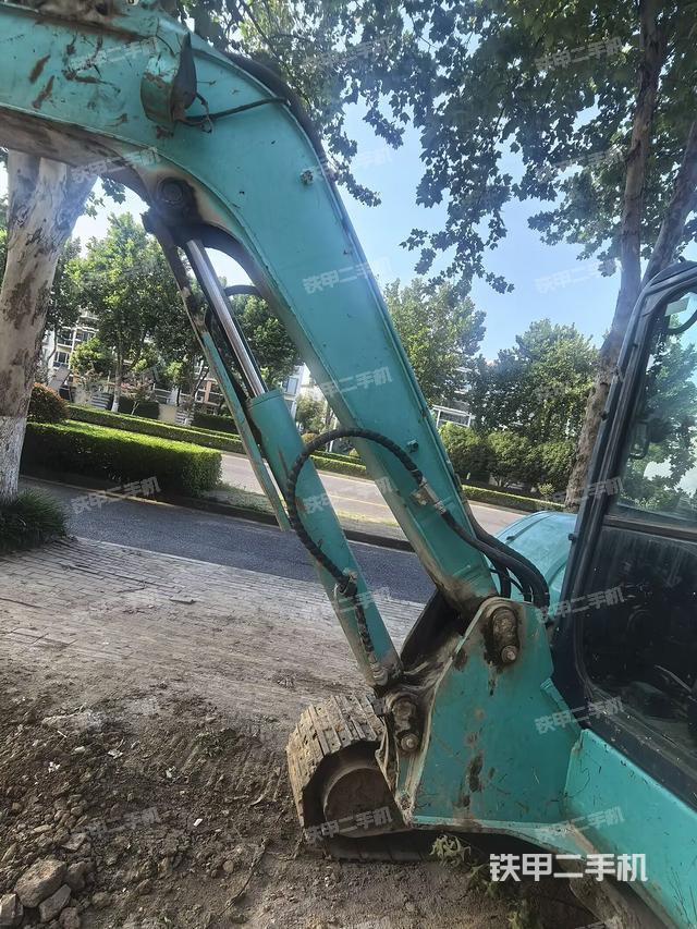转盘和下车架正前(工作和回转装置) 转盘和下车架正前(工作和回转装置)