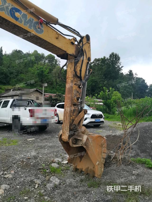 小臂整体右前(工作和回转装置) 小臂整体右前(工作和回转装置)