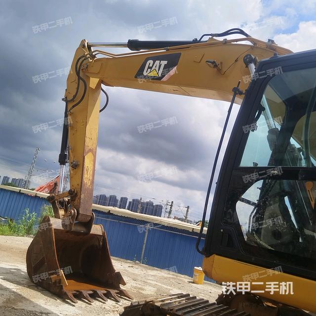 小臂整体右前(工作和回转装置) 小臂整体右前(工作和回转装置)