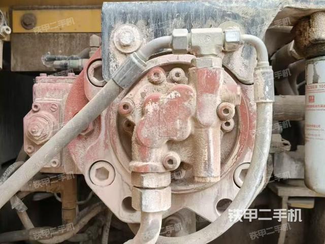 液压泵舱室正面整体(整机外观) 液压泵舱室正面整体(整机外观)
