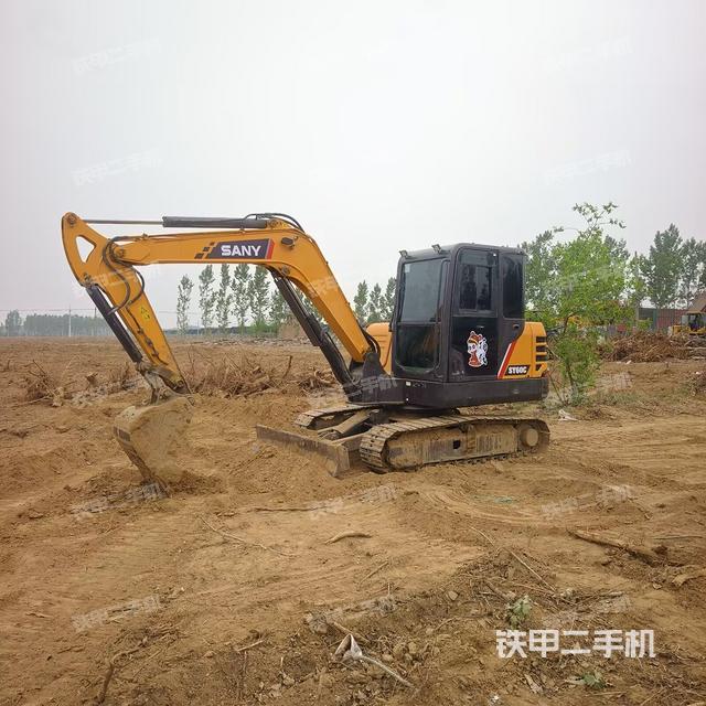 驾驶室整体(整机外观) 驾驶室整体(整机外观)