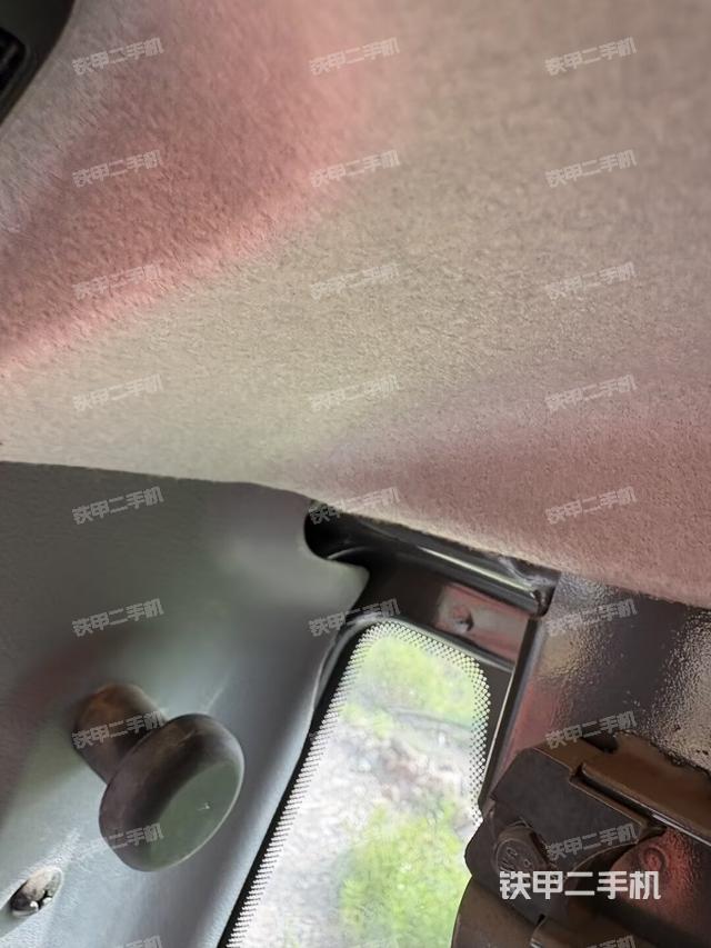 座椅后部(驾驶室部分) 座椅后部(驾驶室部分)