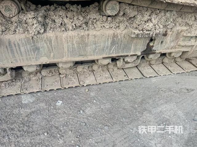 右侧履带整体(行走机构) 右侧履带整体(行走机构)