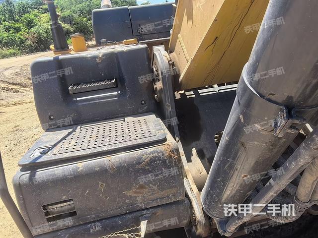 大臂根部 斜视(工作和回转装置) 大臂根部 斜视(工作和回转装置)