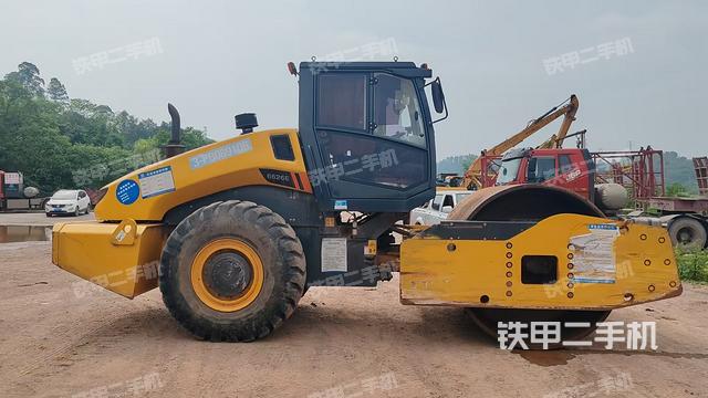 整機(jī)右側(cè)（設(shè)備外觀及核心部件）