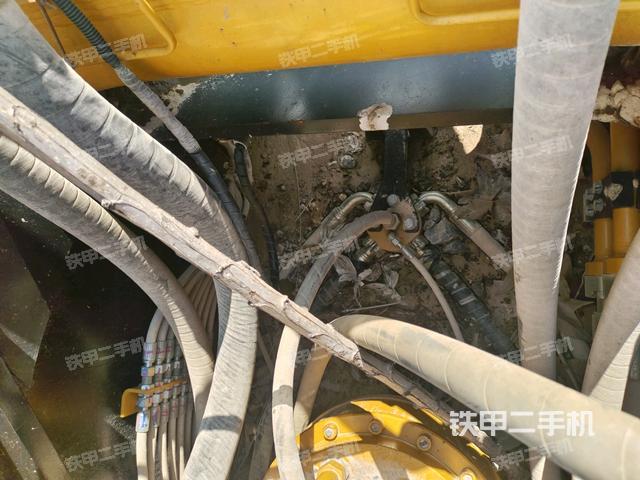 中央回转接头特写(上车部件) 中央回转接头特写(上车部件)