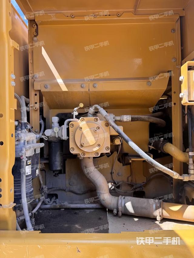 液壓泵斜45?左（大件艙室）