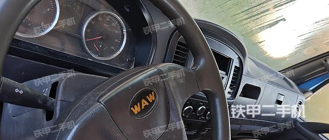 駕駛室操作臺(tái)（設(shè)備外觀及核心部件）