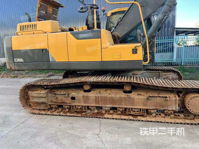 驾驶室整体(整机外观) 驾驶室整体(整机外观)