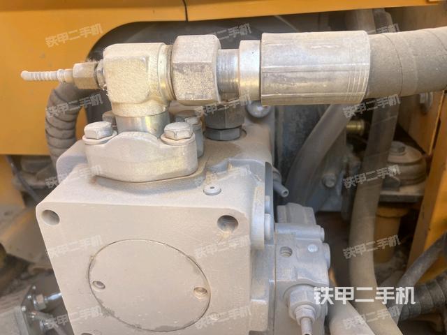 液压泵舱室正面整体(整机外观) 液压泵舱室正面整体(整机外观)