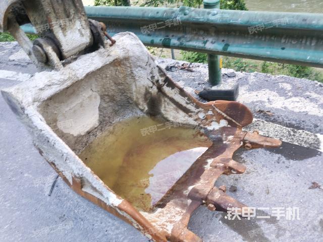 铲斗45度(工作和回转装置) 铲斗45度(工作和回转装置)
