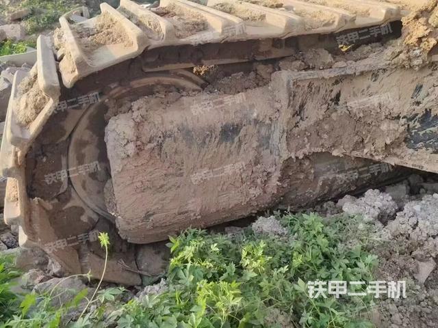 单侧履带整体(整机外观) 单侧履带整体(整机外观)