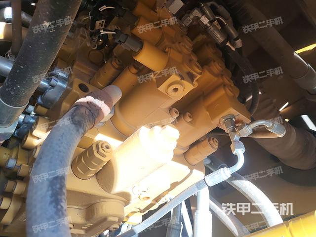 回转马达和主控阀（整机外观）