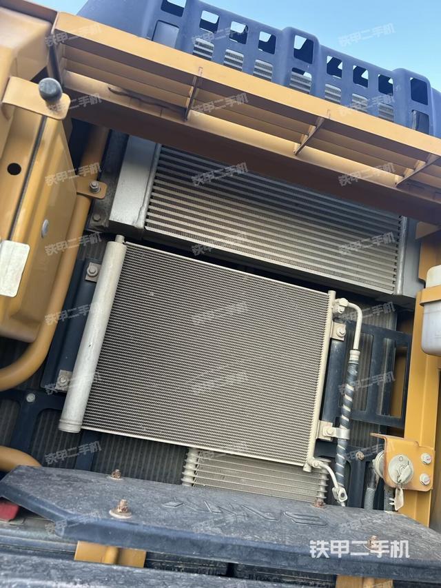 散热器正面(大件舱室) 散热器正面(大件舱室)