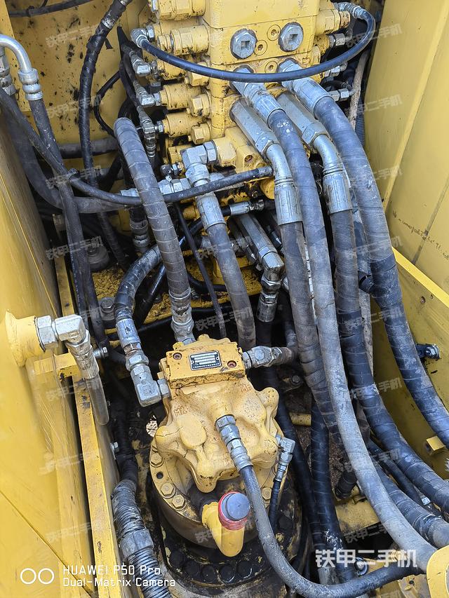 回转马达和主控阀（整机外观）