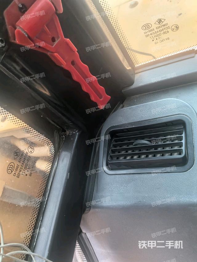后窗玻璃角标(驾驶室部分) 后窗玻璃角标(驾驶室部分)