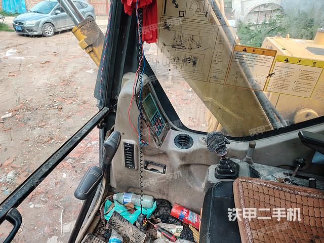 驾驶室整体(整机外观) 驾驶室整体(整机外观)