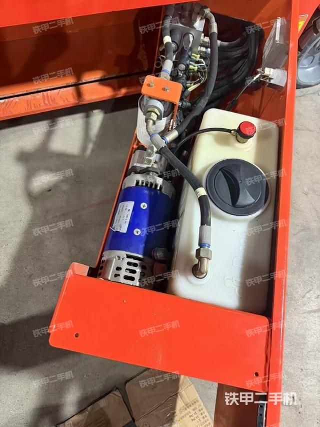 整機(jī)右側(cè)(設(shè)備外觀及核心部件) 整機(jī)右側(cè)(設(shè)備外觀及核心部件)