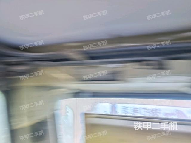 左后方玻璃角标(驾驶室部分) 左后方玻璃角标(驾驶室部分)