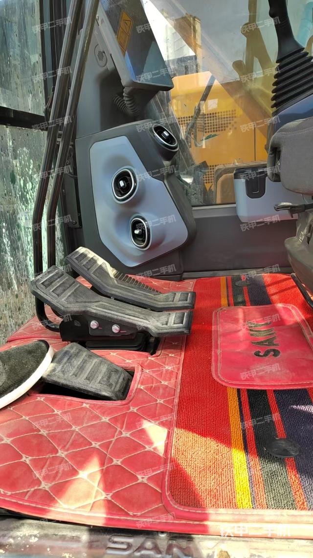 驾驶室整体（整机外观）