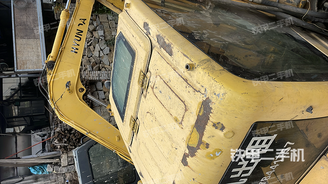 驾驶室顶部（整机外观）