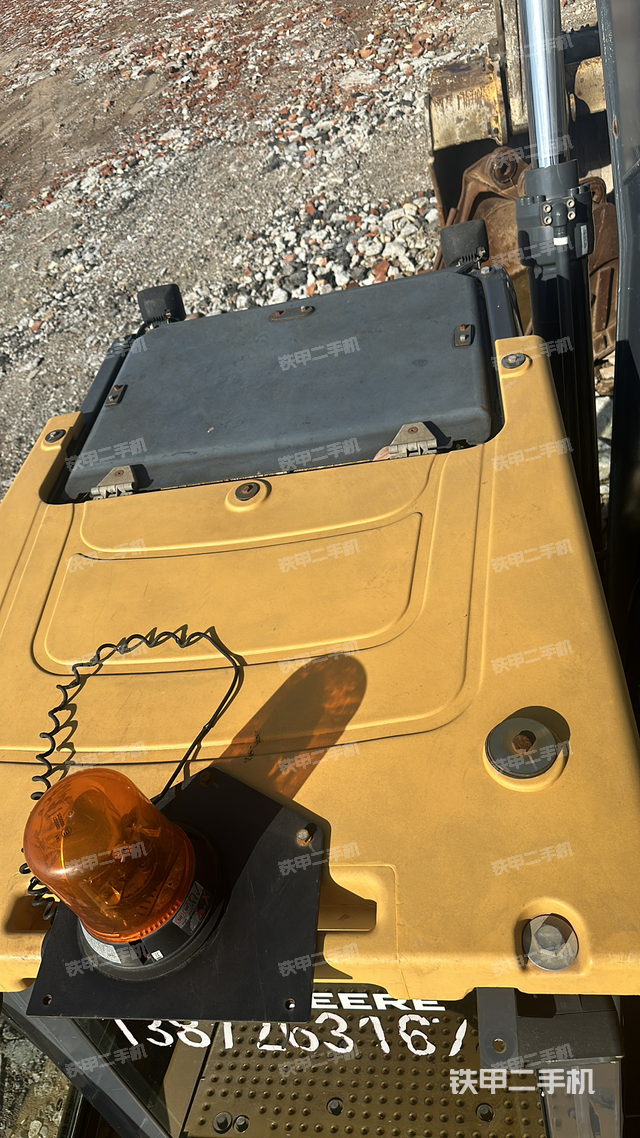 驾驶室顶部（整机外观）