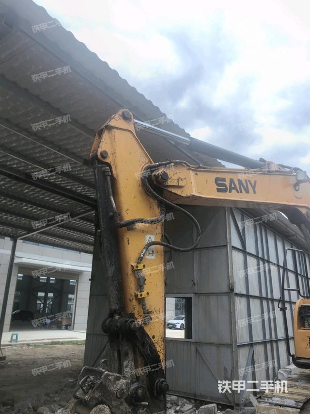 小臂整体右前(工作和回转装置) 小臂整体右前(工作和回转装置)