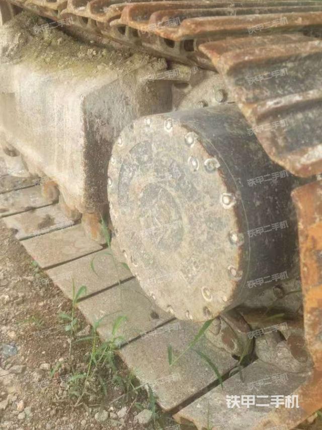 单侧履带整体(整机外观) 单侧履带整体(整机外观)