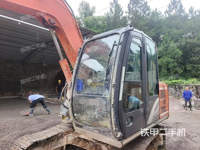 小臂整体左后(工作和回转装置) 小臂整体左后(工作和回转装置)