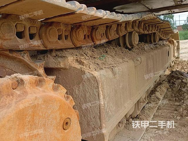 单侧履带整体(整机外观) 单侧履带整体(整机外观)