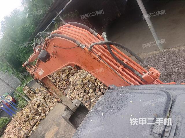 大臂整体 右侧(工作和回转装置) 大臂整体 右侧(工作和回转装置)